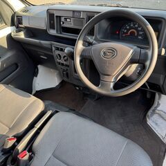 ダイハツ ハイゼットカーゴ 4WD H30年式・35000km 軽バン 四駆の画像