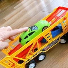 車のおもちゃ②キャリアカーの画像