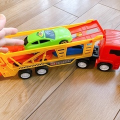 車のおもちゃ②キャリアカーの画像