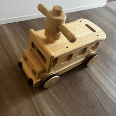 木製　子供用　乗り物の画像
