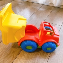 車のおもちゃ③ダンプカーの画像