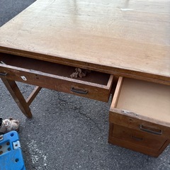 レトロテーブルの画像