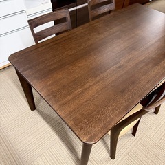 【新品同様‼️】定価34万♪ 現行モデル カリモク家具 165cm幅4人掛けダイニングテーブルセット チターノ レッドオーク材 ブラウン♪の画像