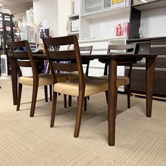 【新品同様‼️】定価34万♪ 現行モデル カリモク家具 165cm幅4人掛けダイニングテーブルセット チターノ レッドオーク材 ブラウン♪の画像