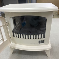 ニトリ 暖炉型ファンヒーター 2019年製 ジャンク LED点灯不可 本体動作OKの画像