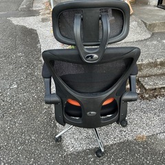 事務用椅子の画像