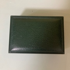 伊勢丹　定価約¥12000 高級感あり　保管収納　時計　ケース　ブレスレット　宝石類など  ダークグリーン　高級感ある　の画像