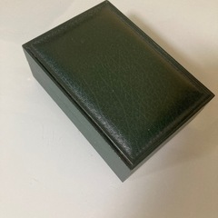 伊勢丹　定価約¥12000 高級感あり　保管収納　時計　ケース　ブレスレット　宝石類など  ダークグリーン　高級感ある　の画像