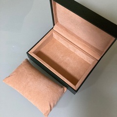 伊勢丹　定価約¥12000 高級感あり　保管収納　時計　ケース　ブレスレット　宝石類など  ダークグリーン　高級感ある　の画像