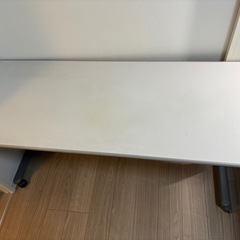 無料UCHIDA製折りたたみ机　150✖️60の画像