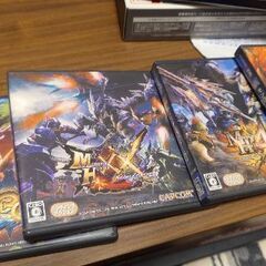 Nintendo 3DS LL モンハンソフト4個付の画像