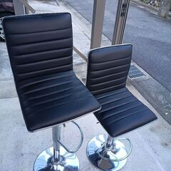 バーチェア　2脚あり　Bar　椅子の画像