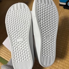 白‎🤍スリッポン 23.5-24.0cmの画像