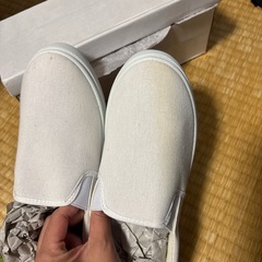 白‎🤍スリッポン 23.5-24.0cmの画像