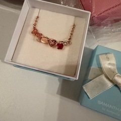 【直接引き取り願】サマンサタバサミニバッグチャームとキティちゃんネックレス（メッキ）の画像