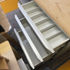 【リサイクルサービス八光】幅141cm　松田家具　3口コンセント付き食器棚の画像