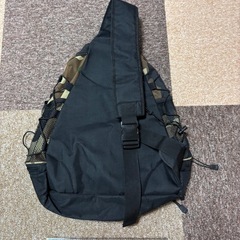 肩がけ迷彩バックの画像