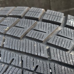 【１シーズンのみ使用/バリ溝/スタッドレス】４本セット  ヨコハマ アイスガード6 iG60 215/60R17 ブリヂストン製アルミホイール付 C-HR/エスティマ/エルグランドの画像