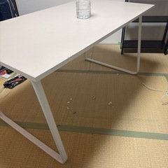 IKEA HUVUDSPELARE ゲーミングデスク 140×80cm 無料でお譲りします（竹島プラザ付近）の画像