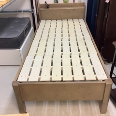 【リサイクルサービス八光】　幅96㎝　株式会社もしも　ダークブラウン　2口コンセント付きシングルベッドの画像