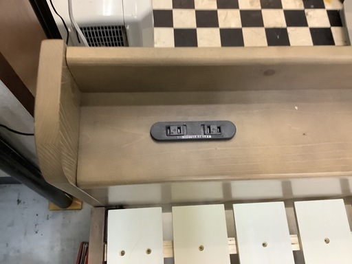 【リサイクルサービス八光】　幅96㎝　株式会社もしも　ダークブラウン　2口コンセント付きシングルベッド