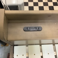 【リサイクルサービス八光】　幅96㎝　株式会社もしも　ダークブラウン　2口コンセント付きシングルベッドの画像