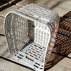 加古川　ソトのマ　後ろカゴ　リヤバスケット　取り付け金具あり　樹脂製　OGK　灰色　美品　中古　の画像