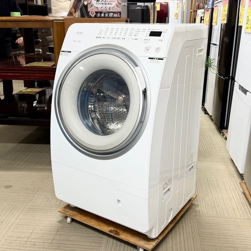 ②【新品同様‼️】ヤマダ電機 2025年製9.0/4.5kgドラム式洗濯乾燥機  洗濯機 RORO 自動お掃除機能 温水洗浄 ホワイト♪
