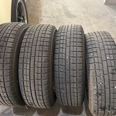 2シーズン使用❗️トーヨー　スタッドレスタイヤ　175/70r14の画像