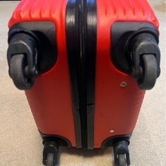 【0円】赤いキャリーケース※破損ありの画像