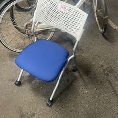 リサイクルショップどりーむ荒田店　No5523 オフィスチェア　事務椅子　キャスター付き　会議イスの画像