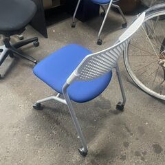 リサイクルショップどりーむ荒田店　No5525 オフィスチェア　事務椅子　キャスター付き　会議イスの画像