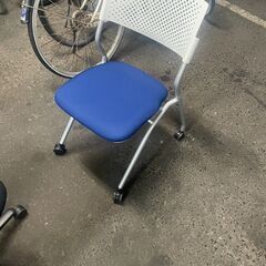 リサイクルショップどりーむ荒田店　No5525 オフィスチェア　事務椅子　キャスター付き　会議イスの画像