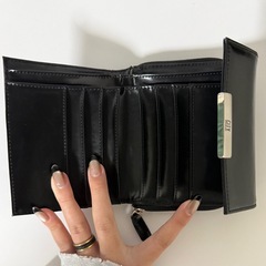 DKNY CITY 三つ折り財布の画像