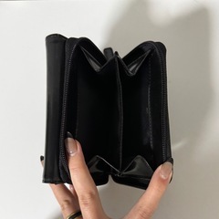 DKNY CITY 三つ折り財布の画像