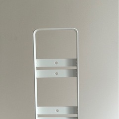 山崎実業(Yamazaki) コードレスクリーナースタンド ホワイト 約W22XD29XH127cm プレート SV18 V15 V12 V10 V8 V7 V6 シリーズ対応の画像