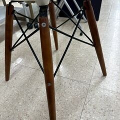 ★リユースのサカイ高崎店★TJ13546  椅子 クリーム H42×D30×W46 クリーニング済みの画像