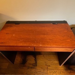 無料出品：パソコンデスクの画像