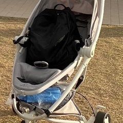 ベビーカーとチャイルドシートお譲りしますの画像