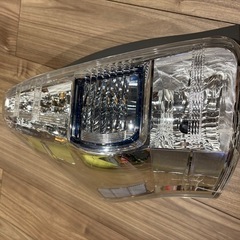 プリウスα テールランプの画像