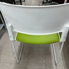 ★リユースのサカイ高崎店★TJ13554  椅子 緑白 H76×D45×W43.5 クリーニング済みの画像