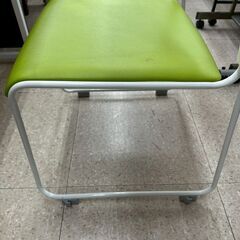 ★リユースのサカイ高崎店★TJ13554  椅子 緑白 H76×D45×W43.5 クリーニング済みの画像