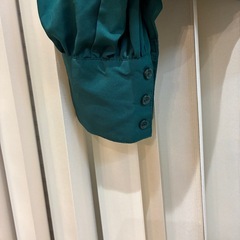 9)ブラウス　グリーンLの画像