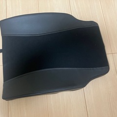 オートバックス　車用クッション　座面用と背もたれ用　の画像
