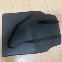オートバックス　車用クッション　座面用と背もたれ用　の画像