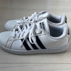 adidasスニーカー　26.5㎝の画像