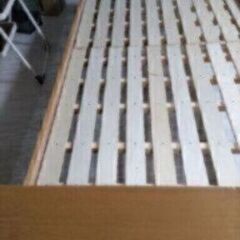 クリスマスセール！シングルすのこベッド コンセント、照明、宮棚付きの画像