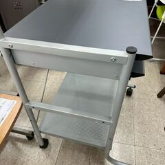 ★リユースのサカイ高崎店★TJ13560  PCデスク　 グレー H127×D45×W65 クリーニング済みの画像