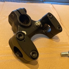 スズキ　スカイウェイブ250 ハンドルクランプ　黒塗装　マジェスティ125 流用の画像