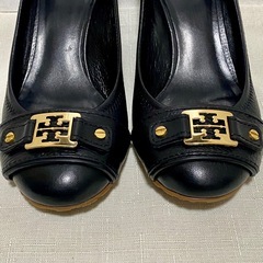 トリーバーチ レザーウェッジパンプス 黒 7M 24cmの画像